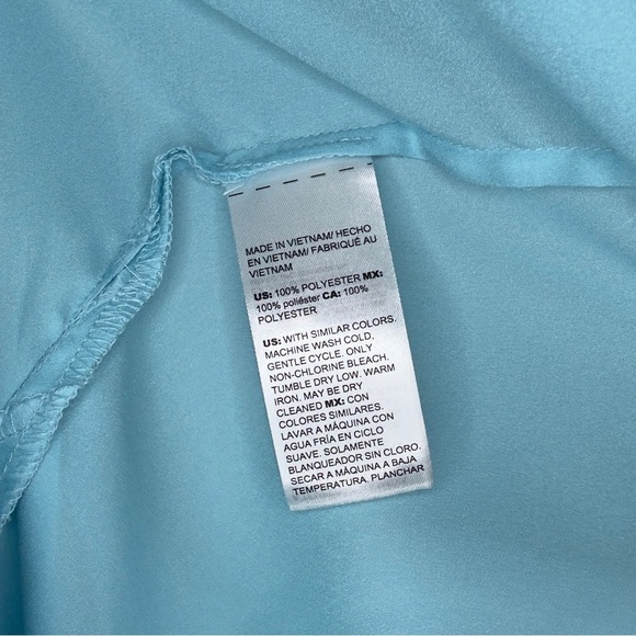 *NWT WHITE HOUSE BLACK MARKET Flutter Sleeve Silky V-Neck Top in Bermuda Blue - Picture 10 of 12